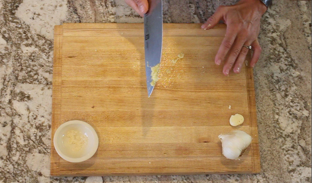How to Make Smashed Garlic