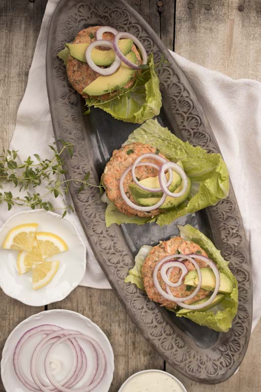 Salmon Burgers with Dill Sauce