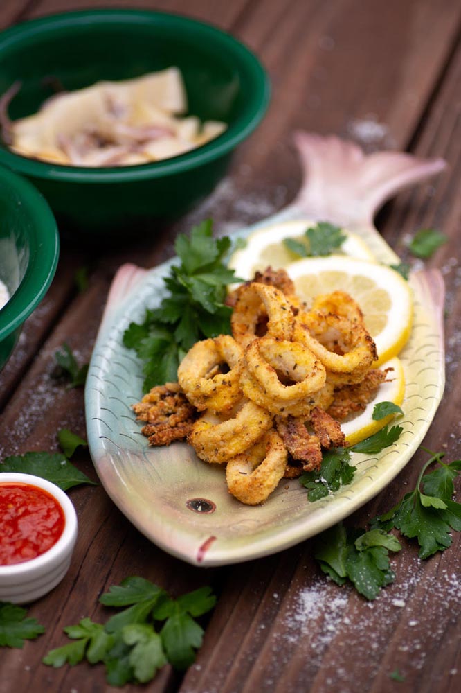 Crispy Calamari Rings with Marinara Sauce